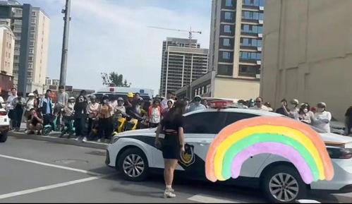 玲玲在吃瓜,甜蜜与欢笑的瓜果时光