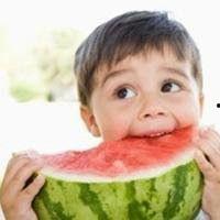 可爱男孩吃瓜头像